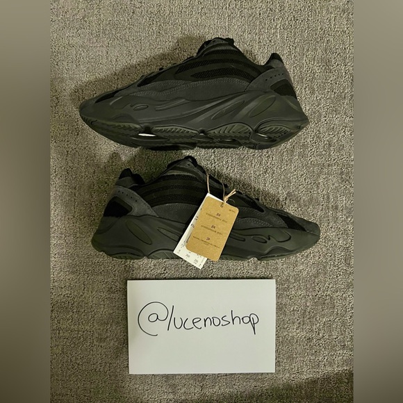 BRAND NEW Size 8 Adidas Yeezy Boost 700 V2 Vanta Black
